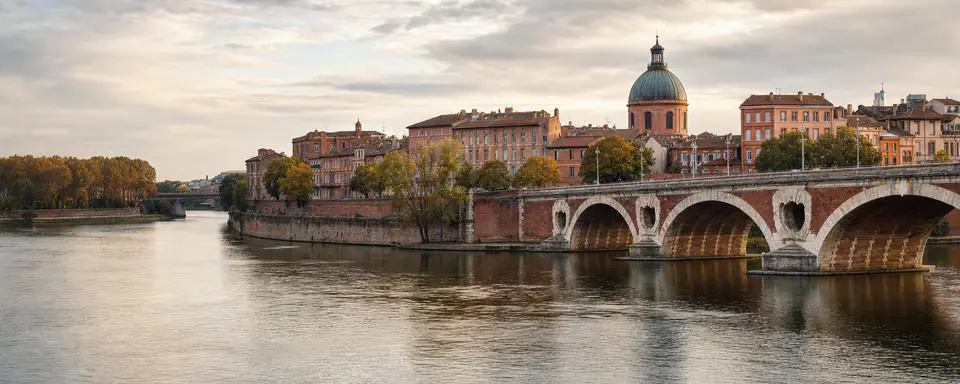 Illustrated panoramic view representing Toulouse, France, in natural weather light